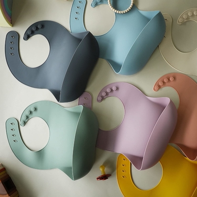 BPA Free Soft Adjustable Fit Waterproof Silicone Feeding Bibs For Babies Toddlers